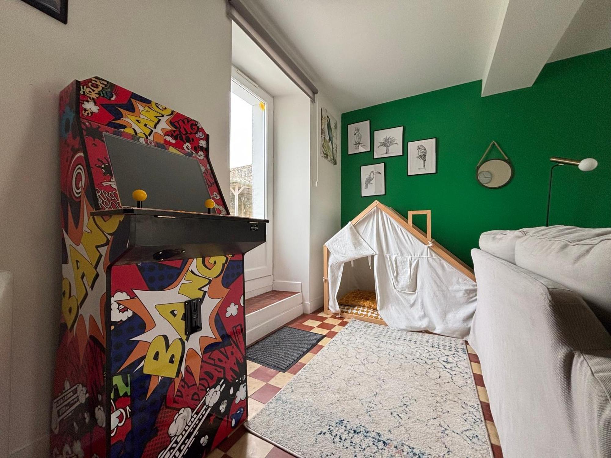 Le So Wild, Maison Avec Jardin Clos, Terrasse Amenagee, 5 Mn A Pied Commerce, Terrain De Tennis, A 800 M De La Plage D'Omaha Beach Jeux Arcade, Jouets, Materiel Jeunes Enfants Enfants, Table Ping-Pong Vierville-sur-Mer Dış mekan fotoğraf